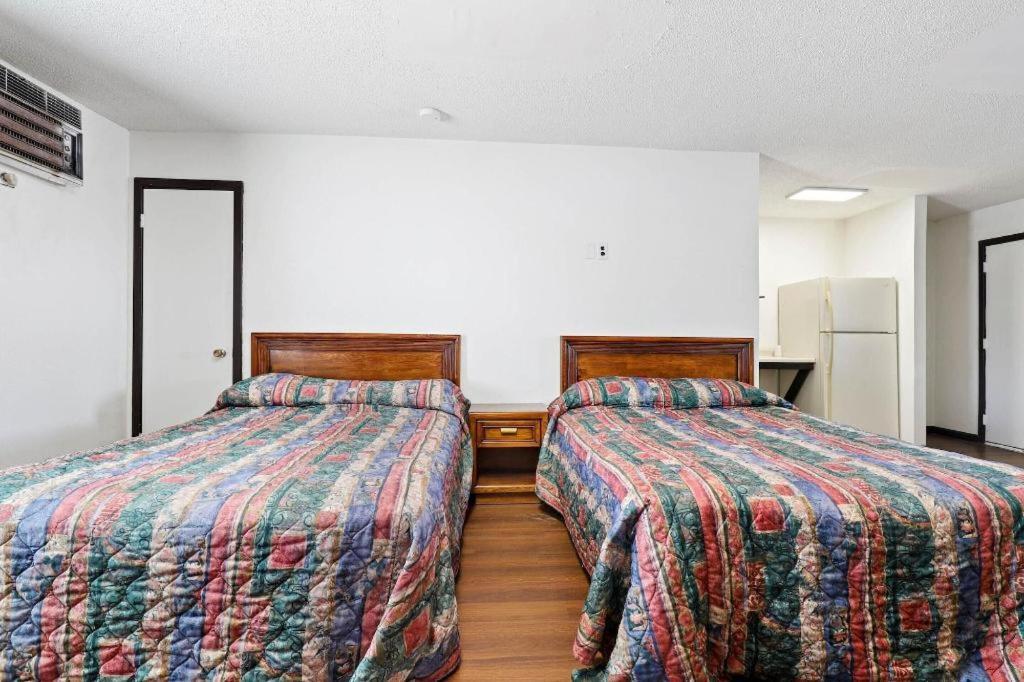 O - Hwy 63/92 Hotel Oskaloosa