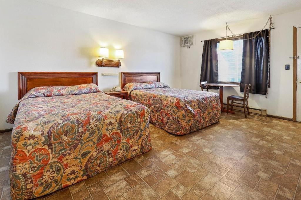O - Hwy 63/92 Hotel 2*