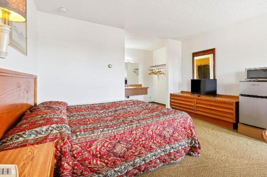 O - Hwy 63/92 Hotel Oskaloosa