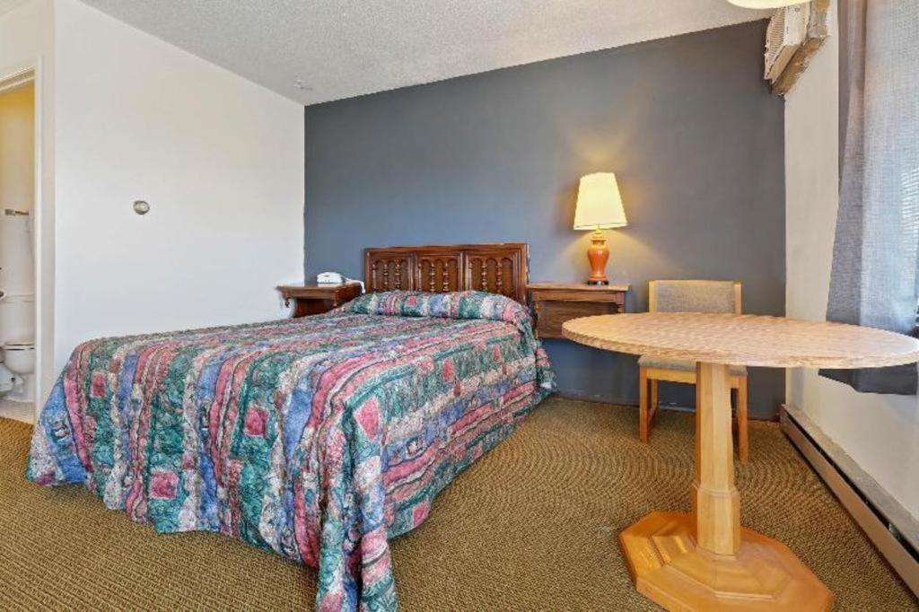 Hotel O - Hwy 63/92 Oskaloosa