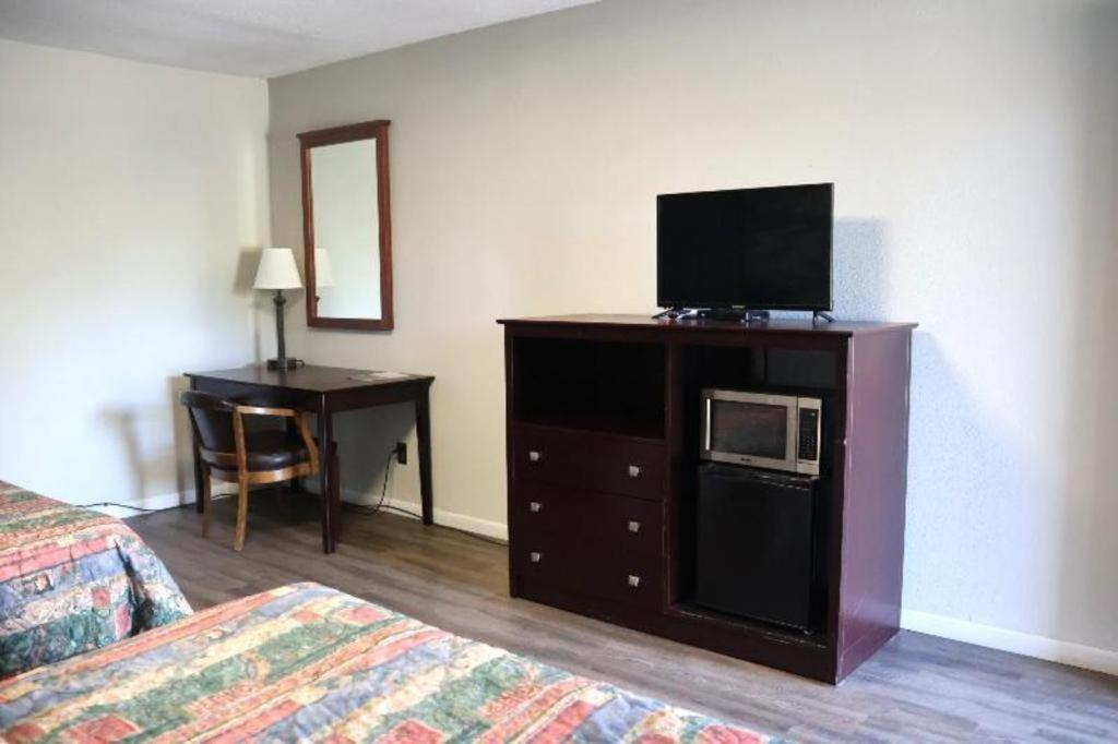 O - Hwy 63/92 Hotel 2*