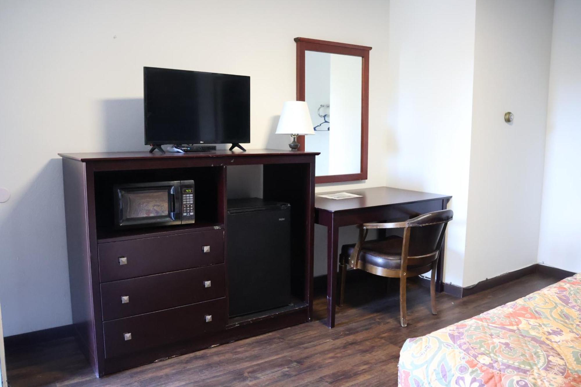 O - Hwy 63/92 Hotel Oskaloosa