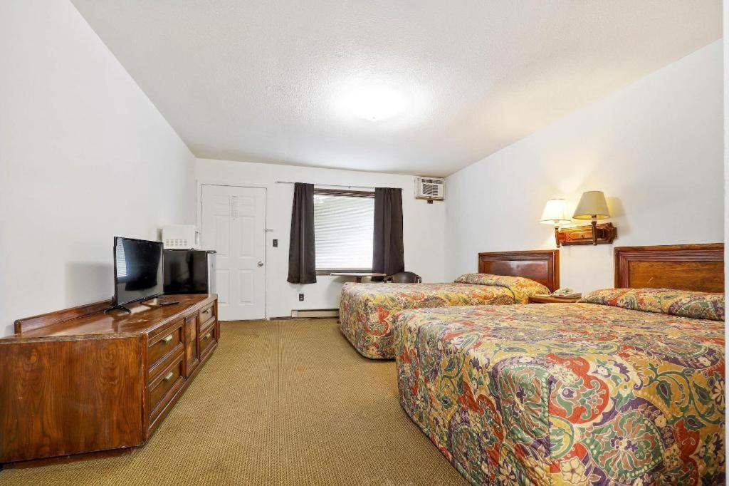 O - Hwy 63/92 Hotel 2*