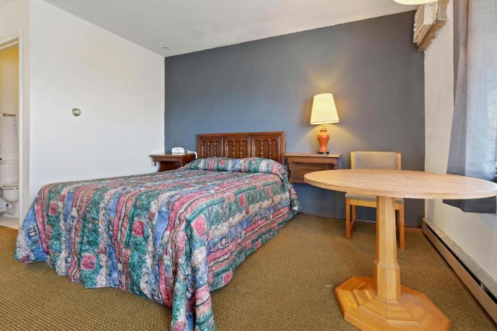 Hotel O - Hwy 63/92 2*