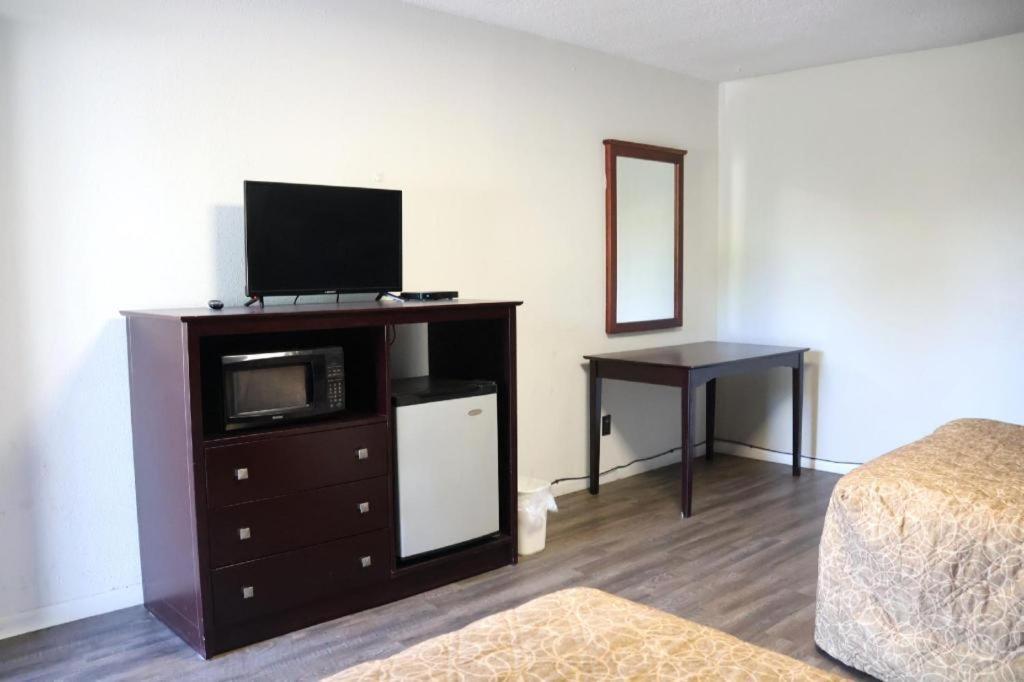O - Hwy 63/92 Hotel Oskaloosa