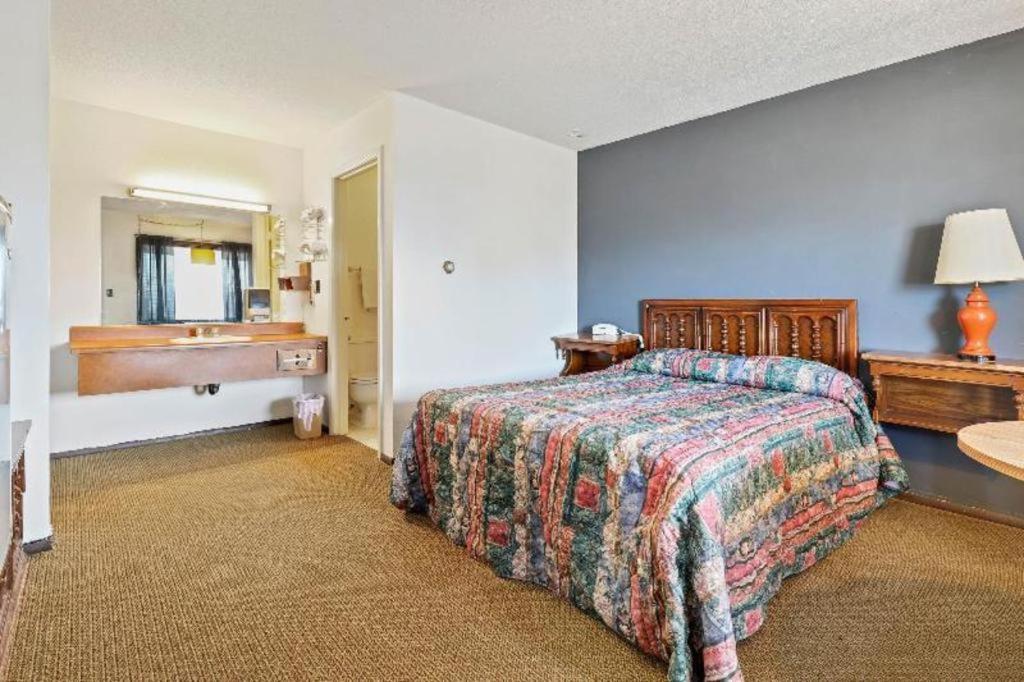 O - Hwy 63/92 Hotel 2*
